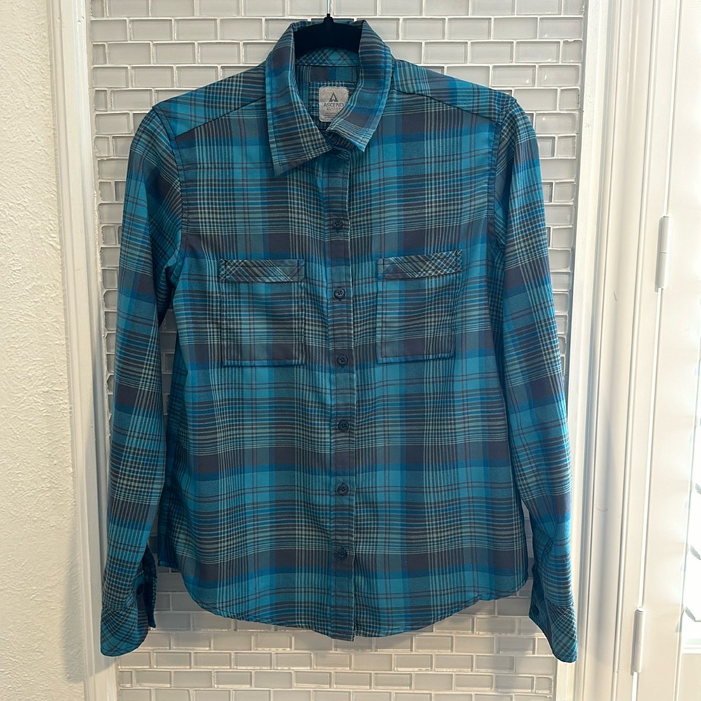 EUC Ascend Plaid button down shirt